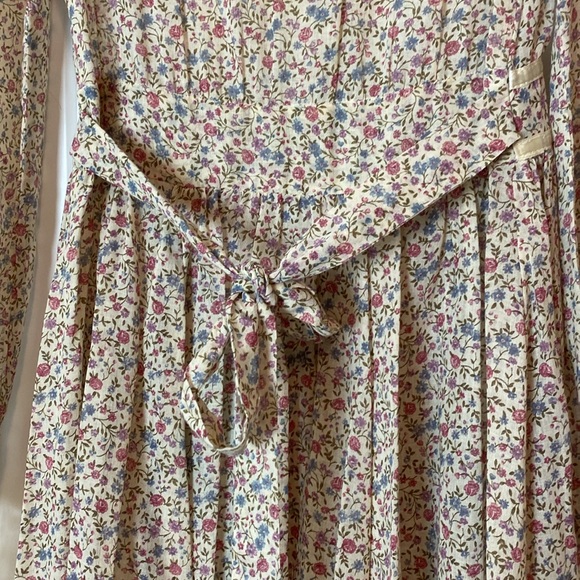 Vintage Cottage Core Gunne Sax Ditsy Floral and Lace Prairie Maxi Dress - Picture 11 of 17